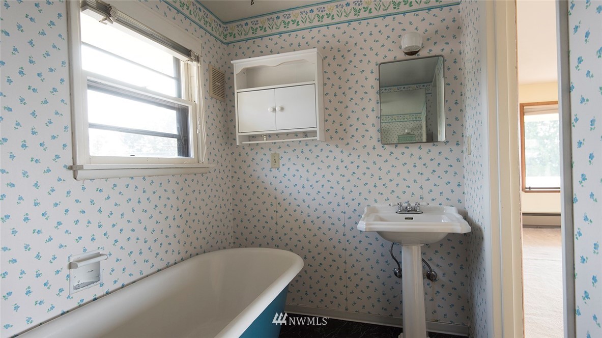 1029 Bell Street Edmonds, WA 98020 - Photo 12 of 16 Gallery Image 12
