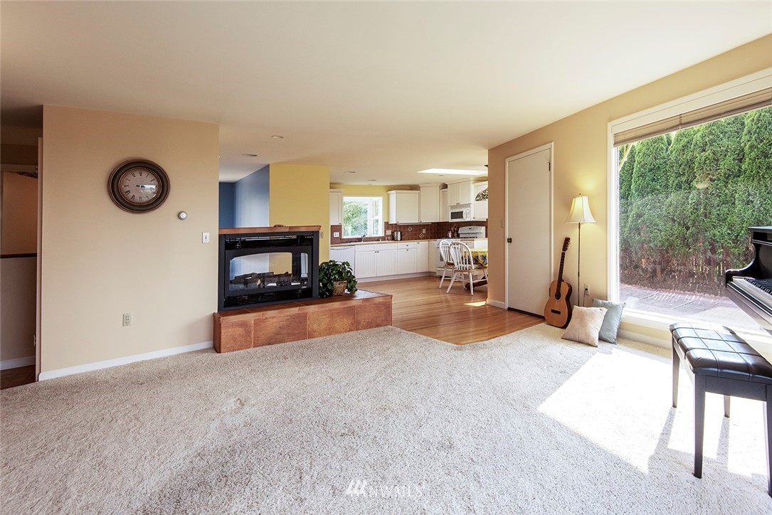 1029 Bell Street Edmonds, WA 98020 - Photo 4 of 16 Gallery Image 4