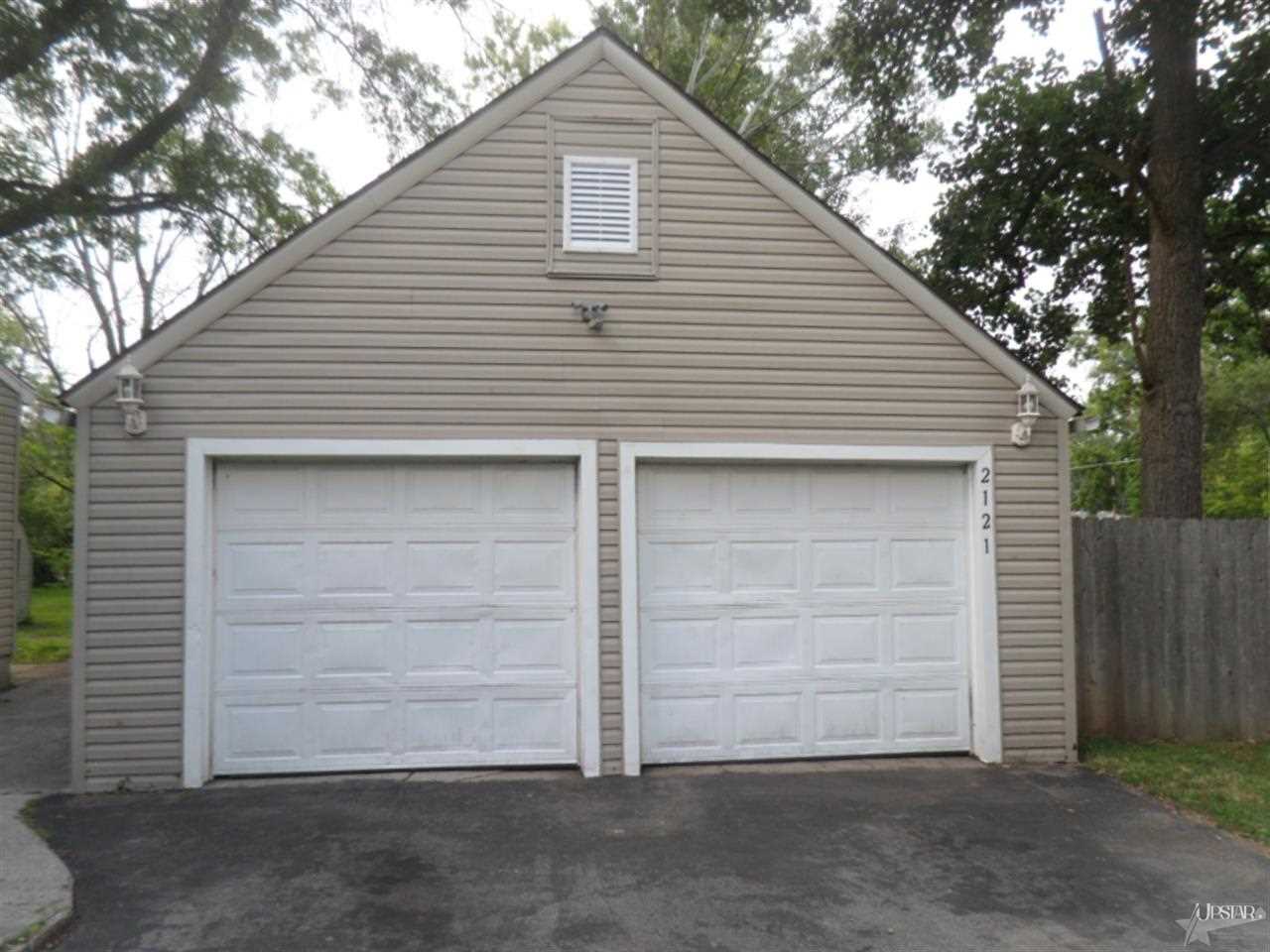 2121 East Paulding Road Fort Wayne, IN 46806 - Photo 2 of 11