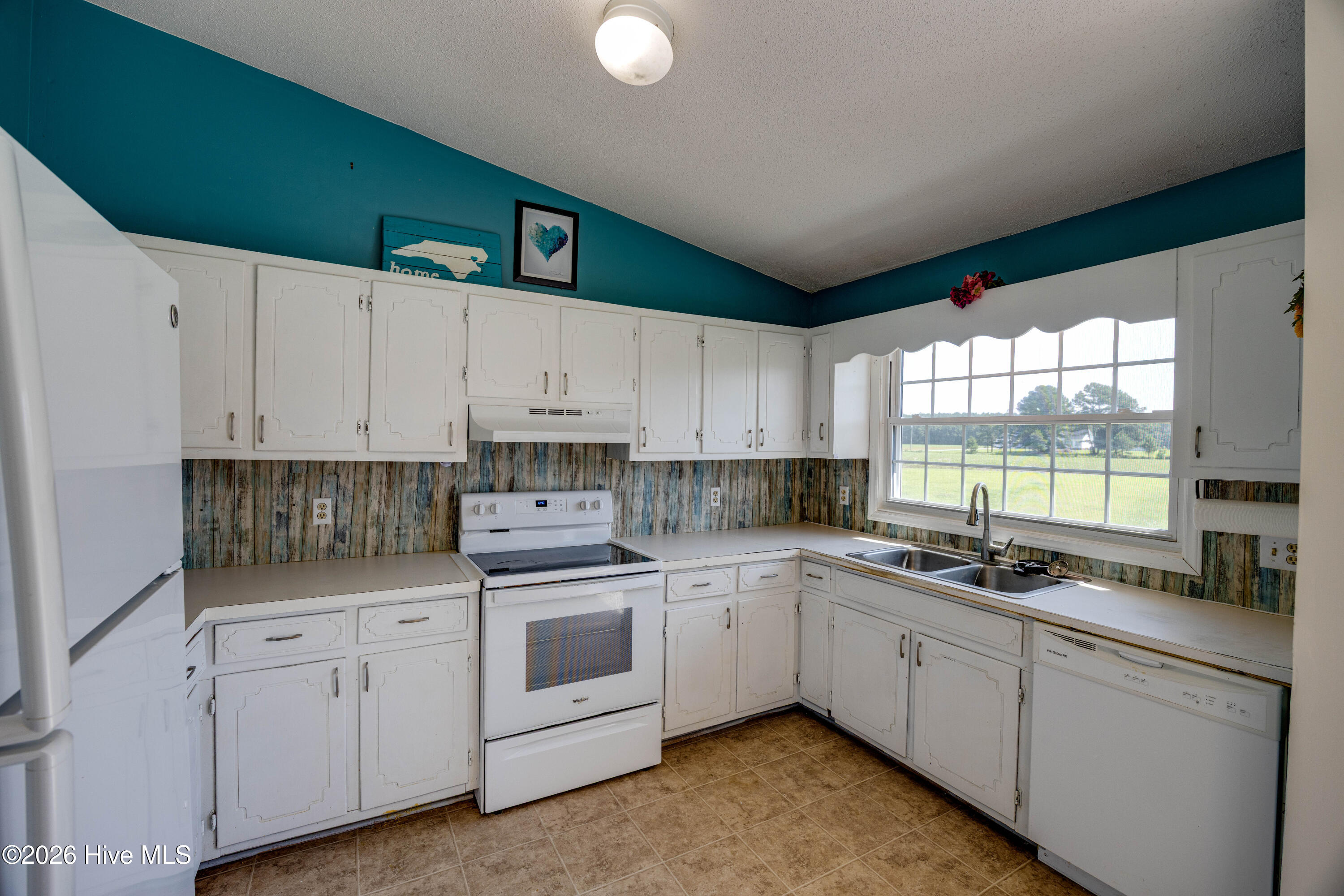 682 Cherry Road Washington, NC 27889 - Photo 10 of 40