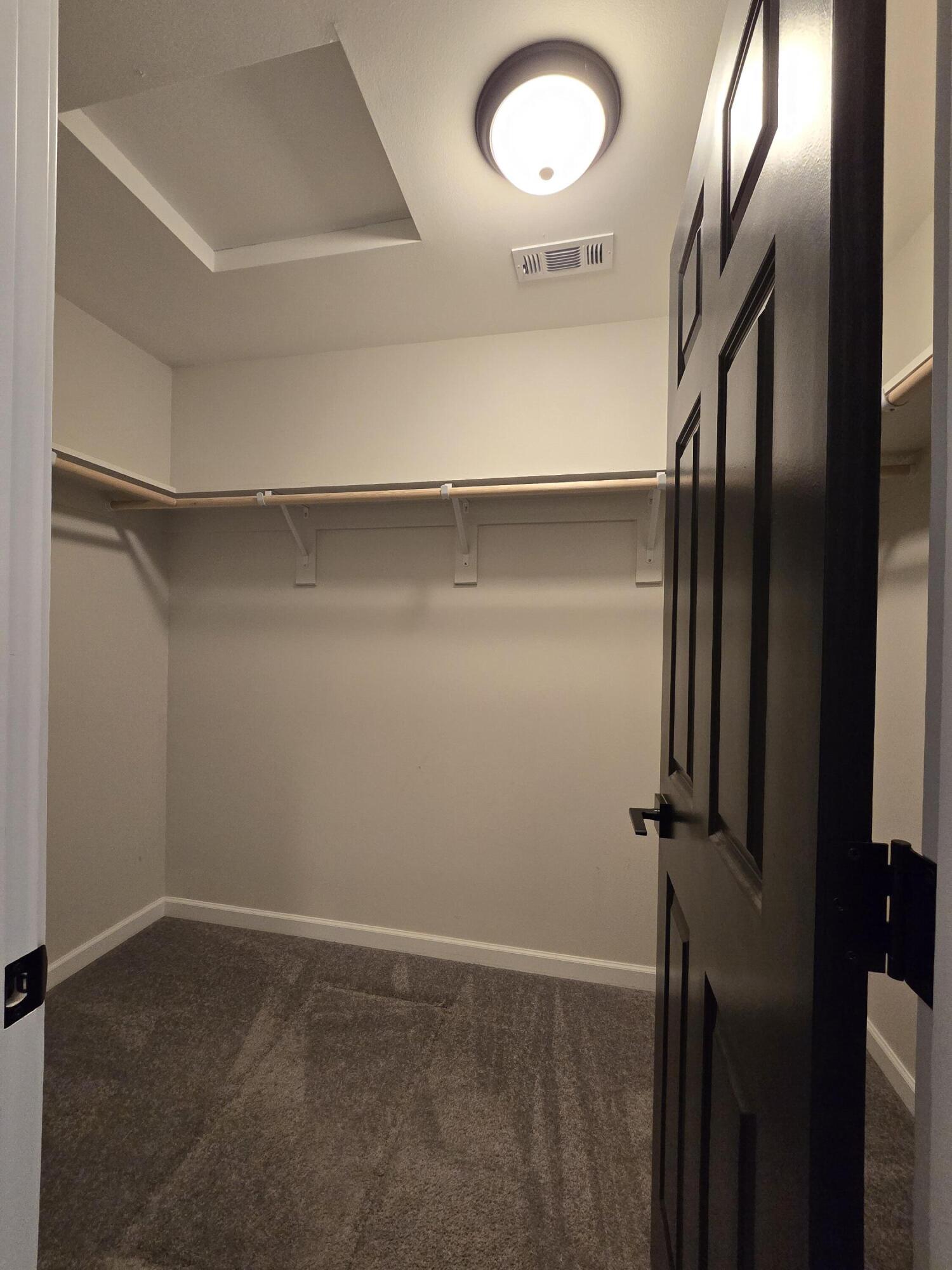 588 Upper Applegate Road Jacksonville, OR 97530 - Photo 24 of 53 master closet 1