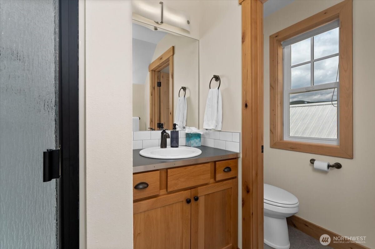 108 Jackrabbit Lane Chelan, WA 98816 - Photo 28 of 40 a bathroom with a sink a toilet and shower