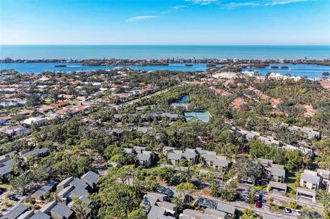 a view of a livingroom with furniture