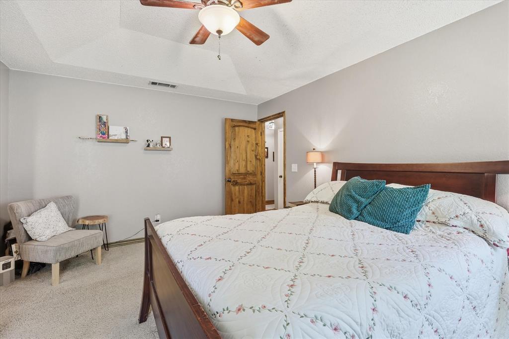 405 Lantern Ridge Drive Mansfield, TX 76063 - Photo 13 of 37