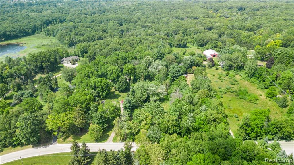 11071 Newman Road Brighton, MI 48114 - Photo 2 of 20