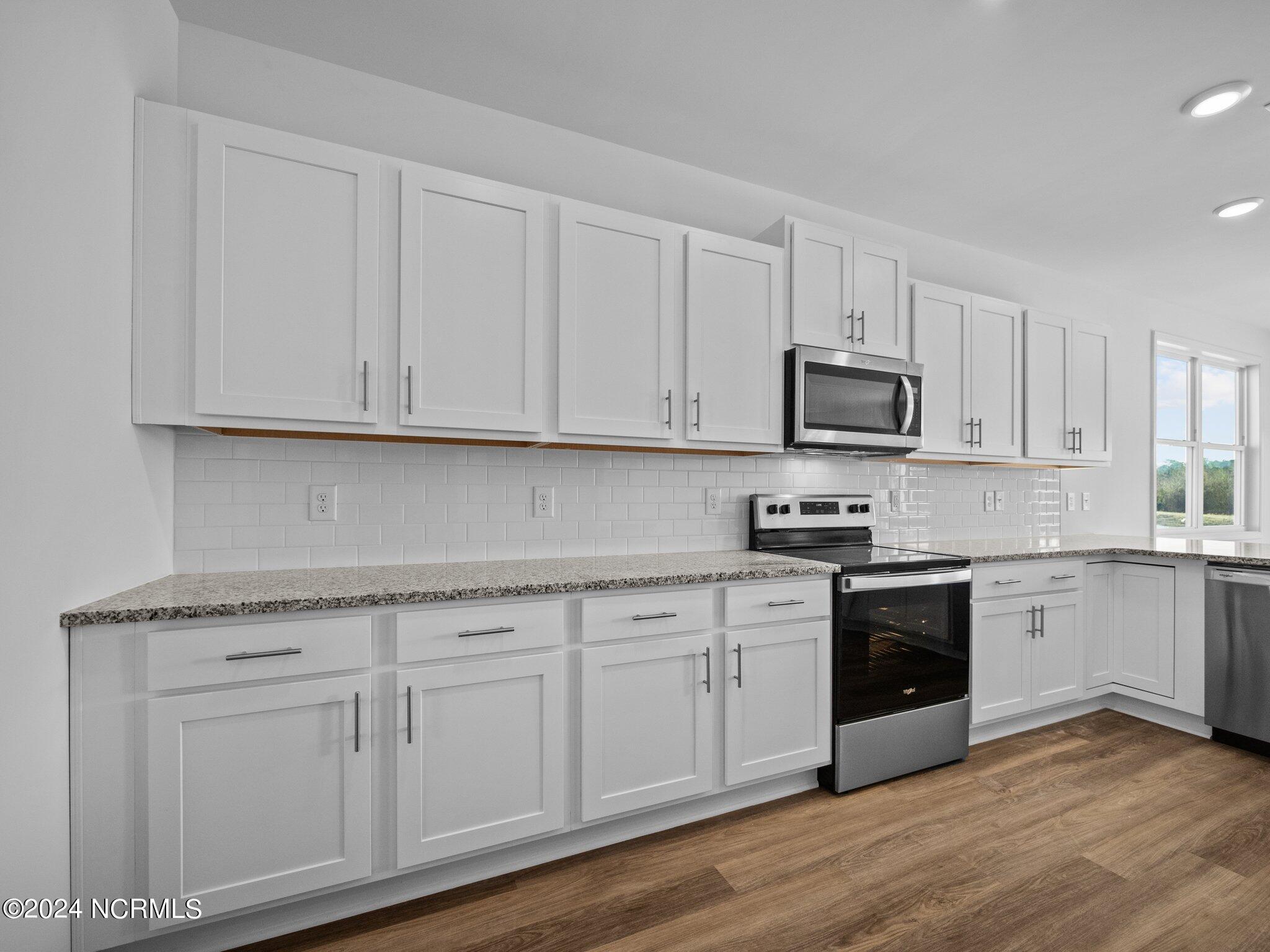 227 Clear View School Road Jacksonville, NC 28540 - Photo 8 of 26 HP4Kitchen
