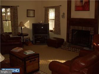 326 Fish Pond Road Glassboro, NJ 08028 - Photo 6 of 12 Family Room