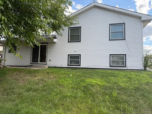 a view of a house with a backyard
