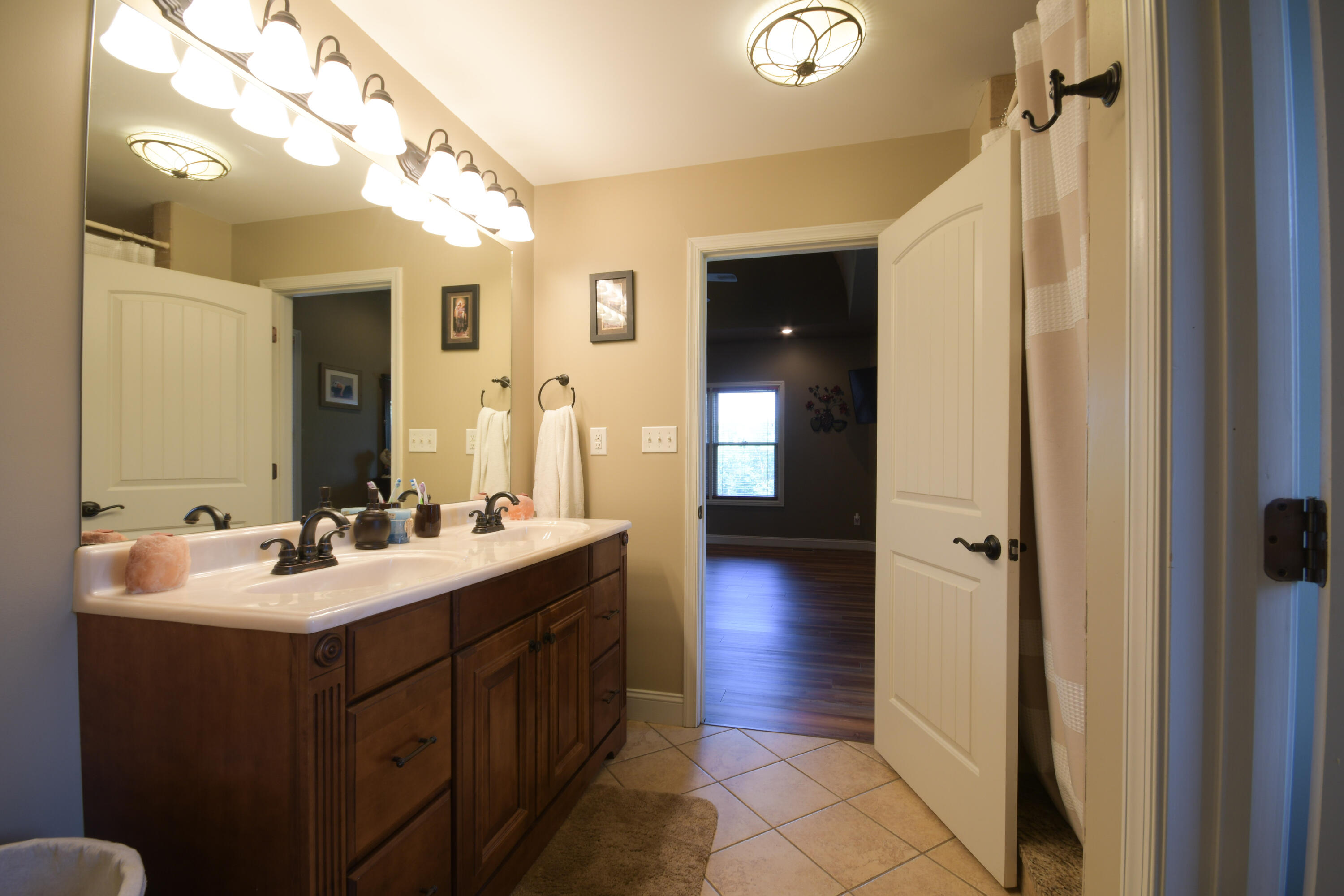 7625 Irvine Road Winchester, KY 40391 - Photo 60 of 78 Master bath and closet-3