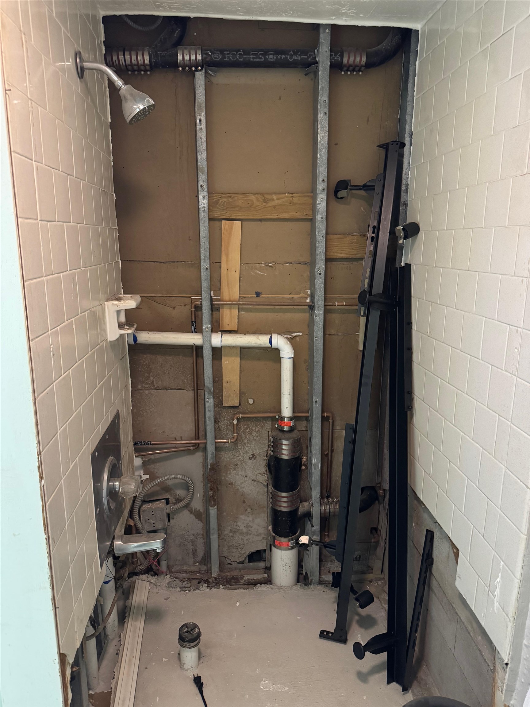 3543 Lower Honoapiilani Road, Unit A107 Lahaina, HI 96761 - Photo 18 of 19 a bathroom with a sink and a mirror