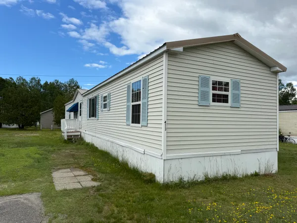 $39,500 | 413 Kelley Mobile Homes Park, Millinocket, ME 04462