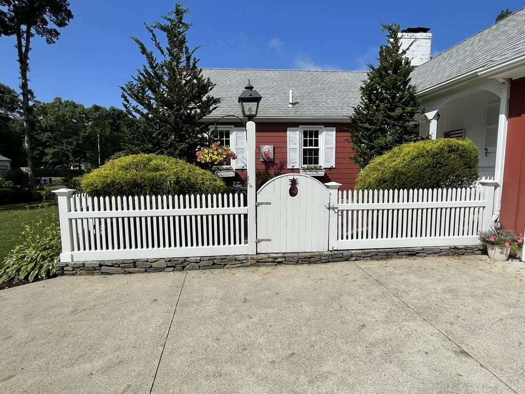61 Norgate Road Attleboro, MA 02703 - Photo 4 of 42 Gallery Image 4