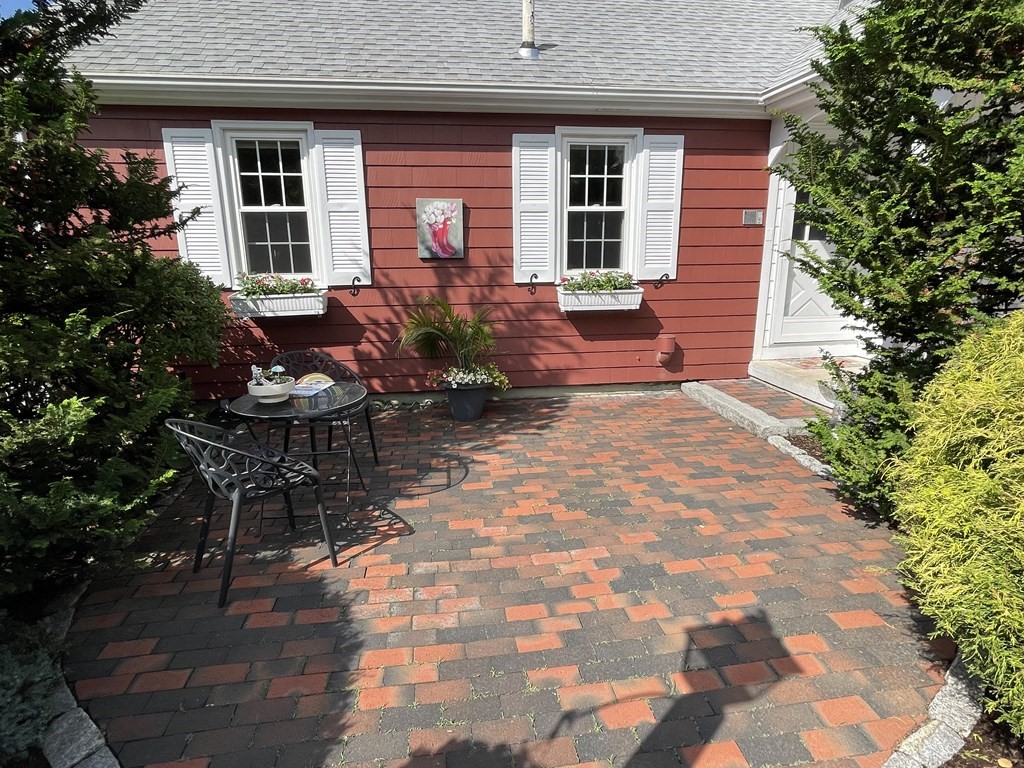61 Norgate Road Attleboro, MA 02703 - Photo 5 of 42 Gallery Image 5