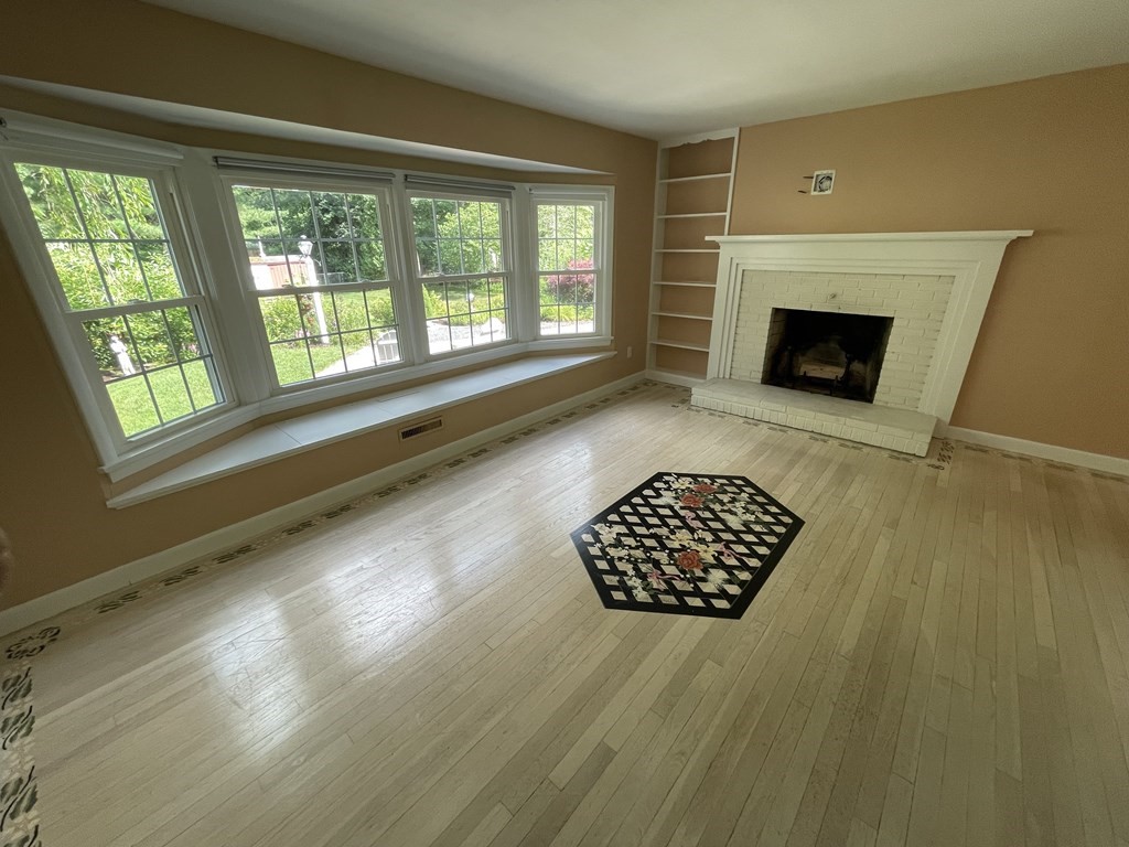 61 Norgate Road Attleboro, MA 02703 - Photo 8 of 42 Gallery Image 8