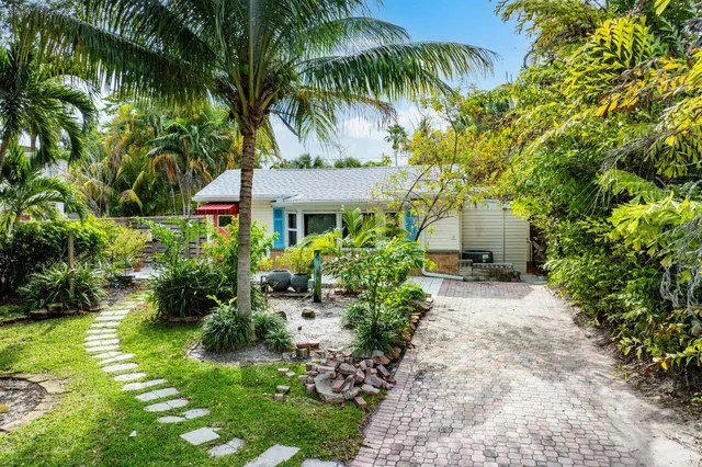 $599,000 | 321 North Lakeside Drive, Lake Worth Beach, FL 33460