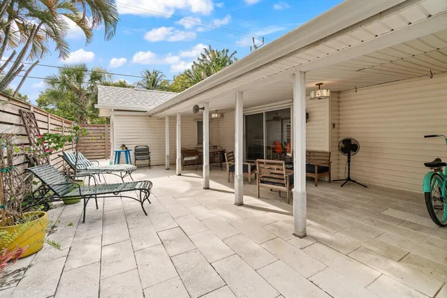 $599,000 | 321 North Lakeside Drive, Lake Worth Beach, FL 33460