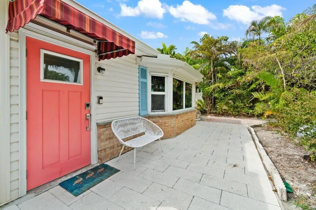 $599,000 | 321 North Lakeside Drive, Lake Worth Beach, FL 33460