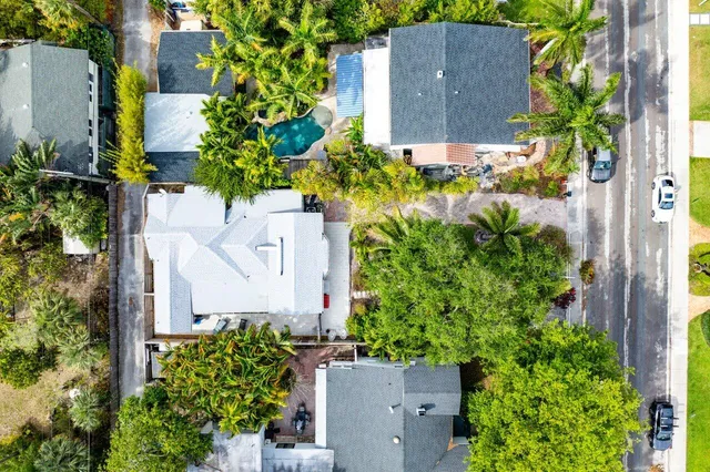 $599,000 | 321 North Lakeside Drive, Lake Worth Beach, FL 33460