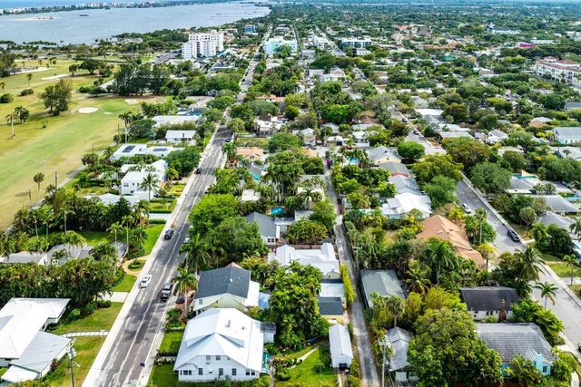 $599,000 | 321 North Lakeside Drive, Lake Worth Beach, FL 33460