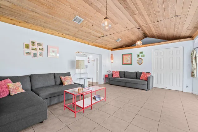 $599,000 | 321 North Lakeside Drive, Lake Worth Beach, FL 33460