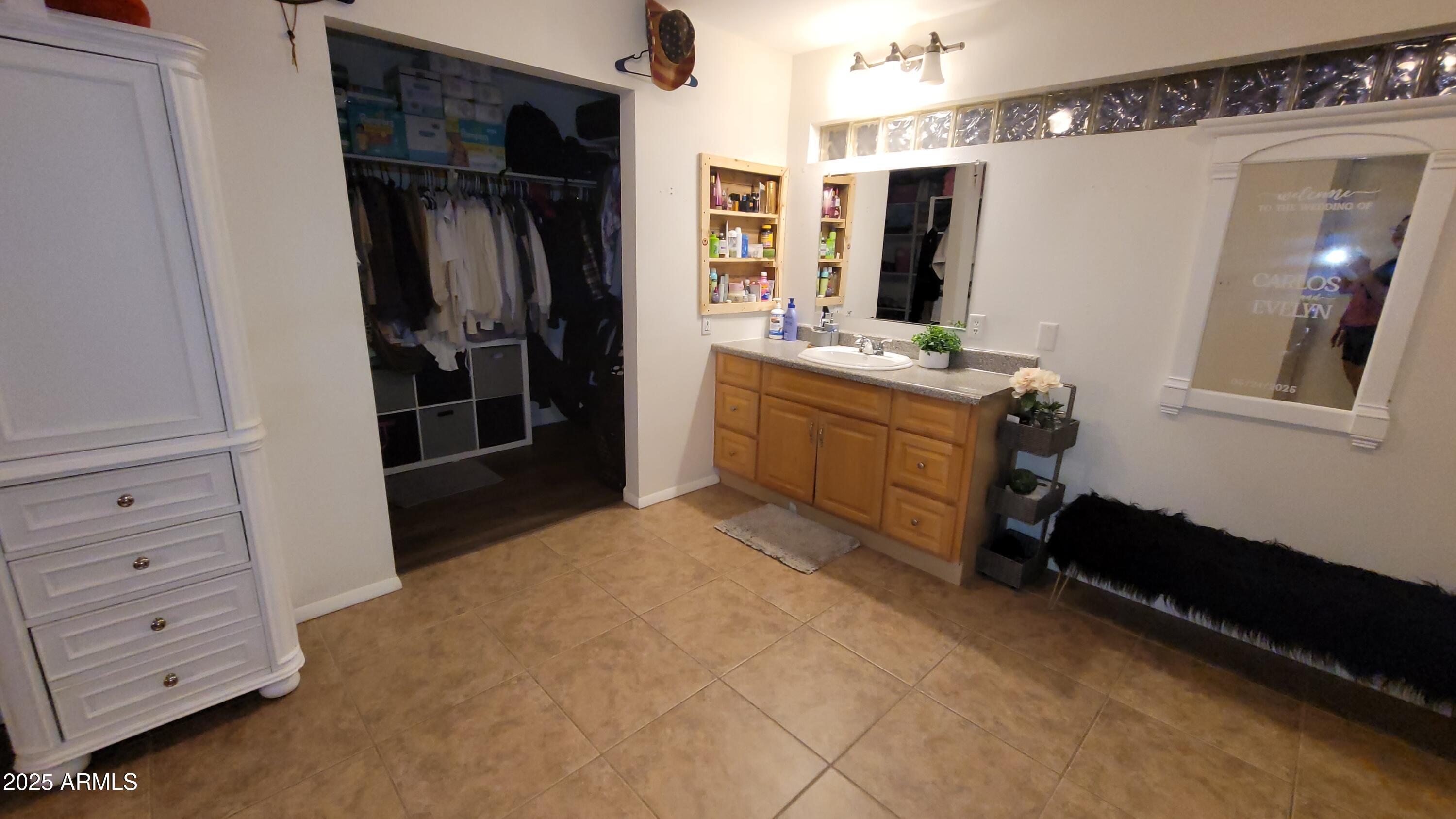 522 South Cortez Road Apache Junction, AZ 85119 - Photo 47 of 48 a room with a bed and a mirror