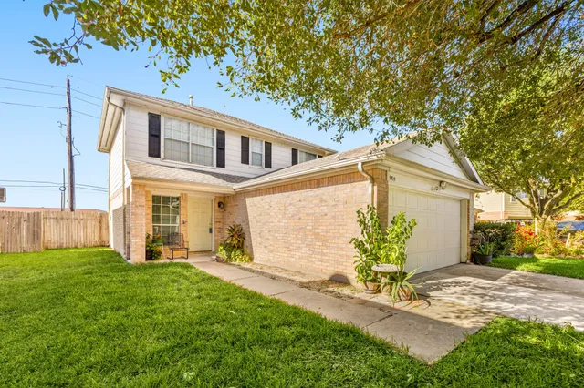 a front view of house with yard