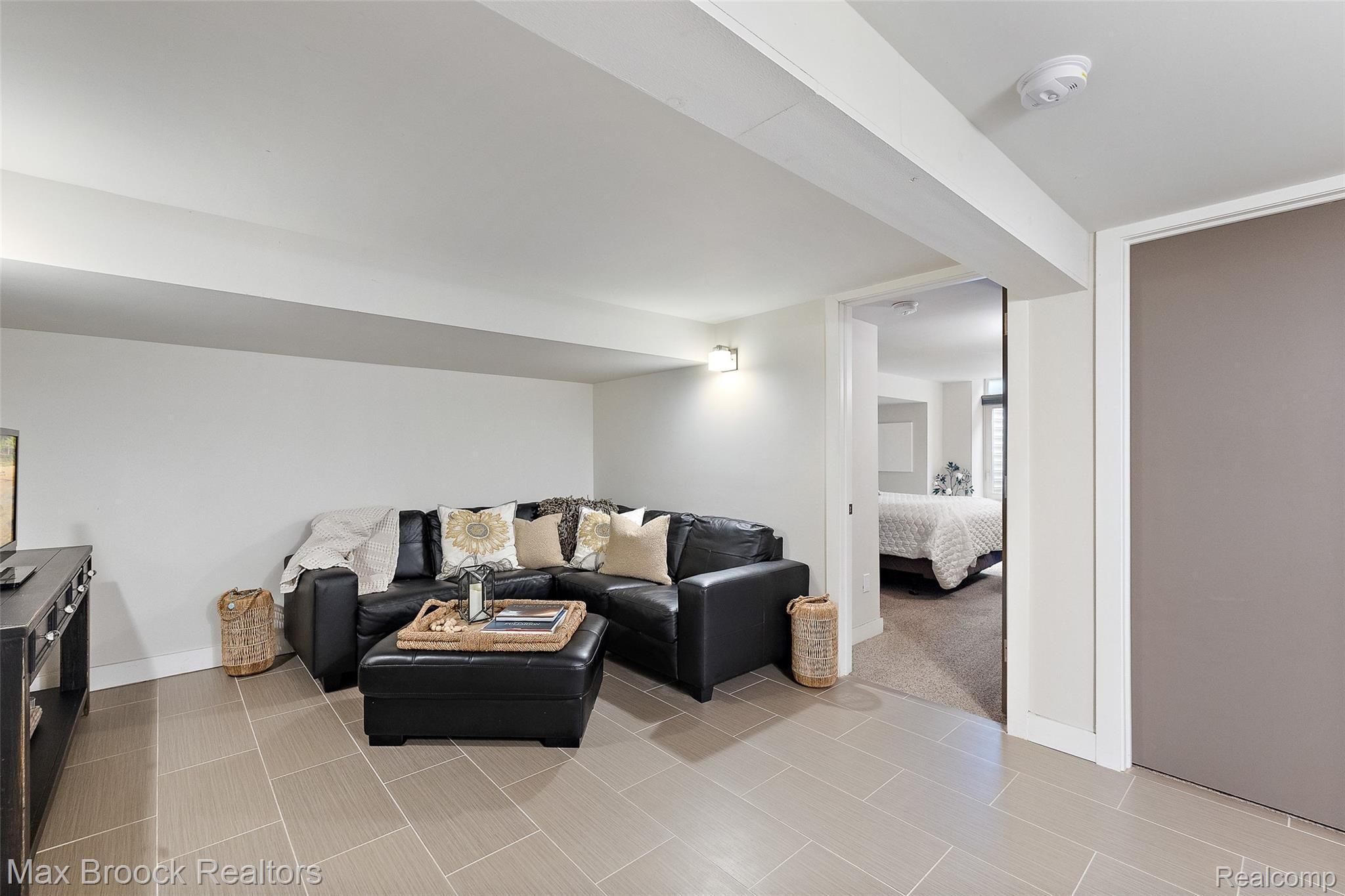 2665 Bembridge Road Royal Oak, MI 48073 - Photo 20 of 31 2665 Bembridge Rd-55.jpg