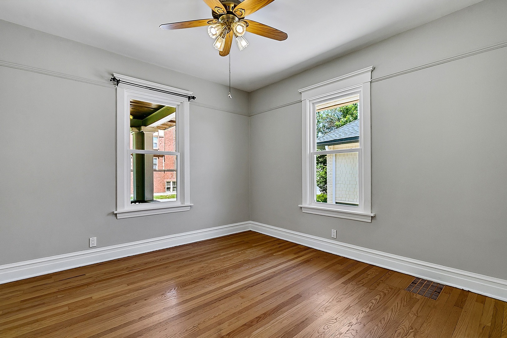 433 Addison Road Riverside, IL 60546 - Photo 11 of 36