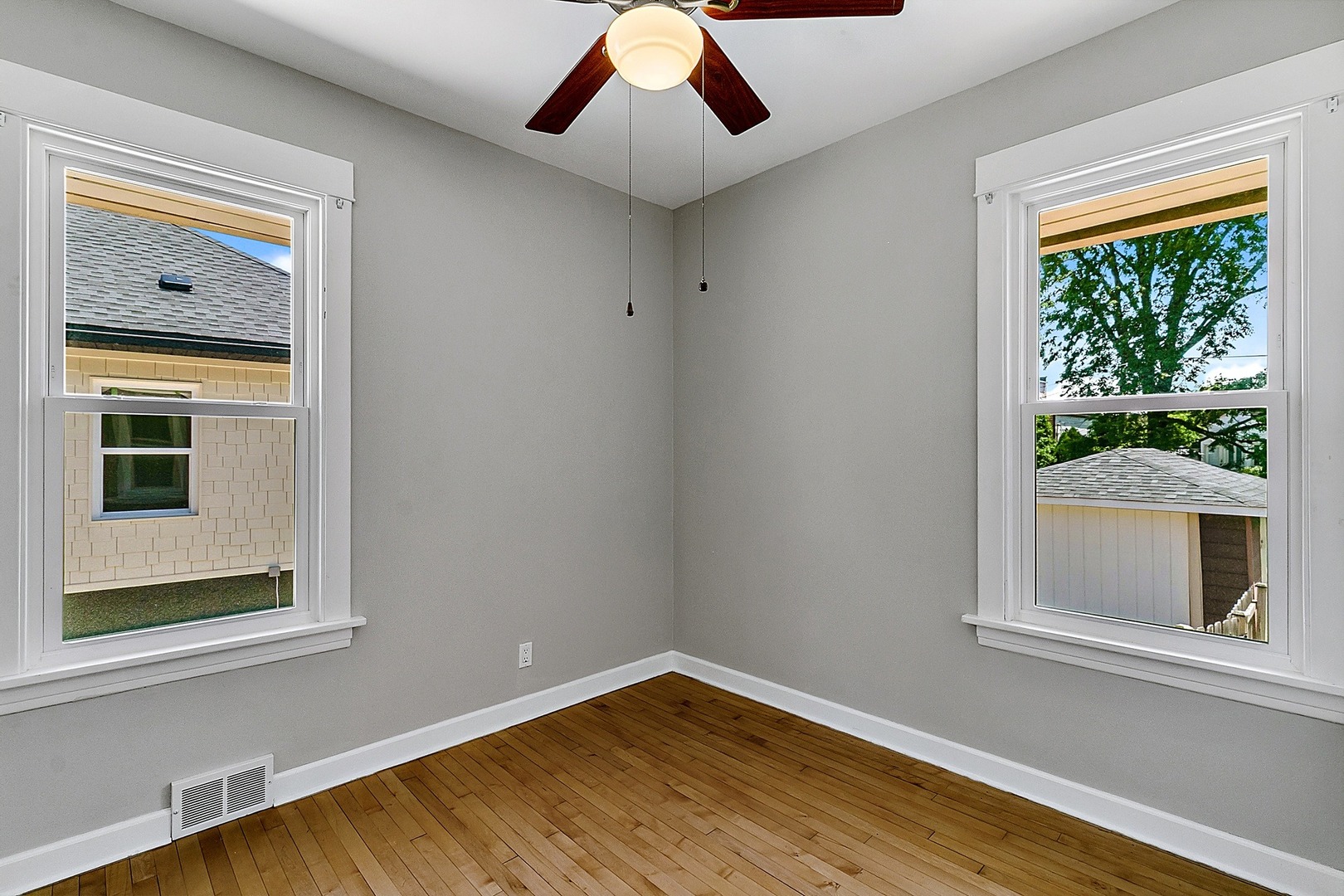 433 Addison Road Riverside, IL 60546 - Photo 13 of 36