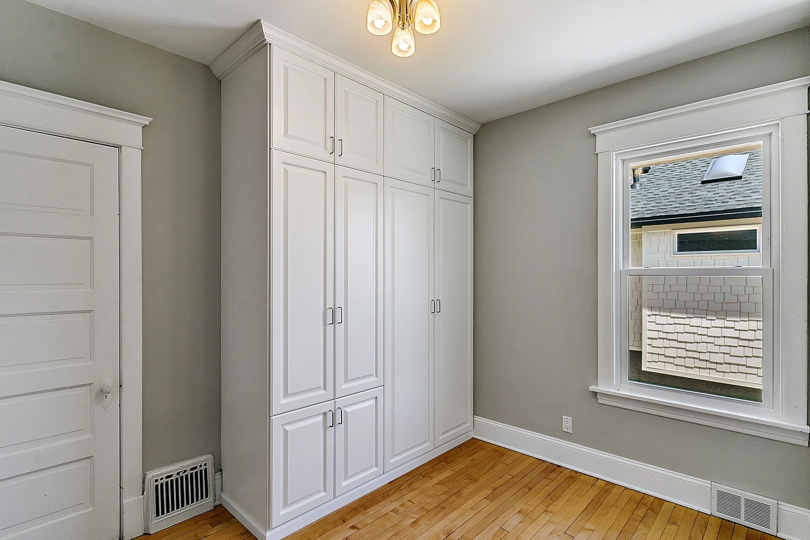 433 Addison Road Riverside, IL 60546 - Photo 14 of 36