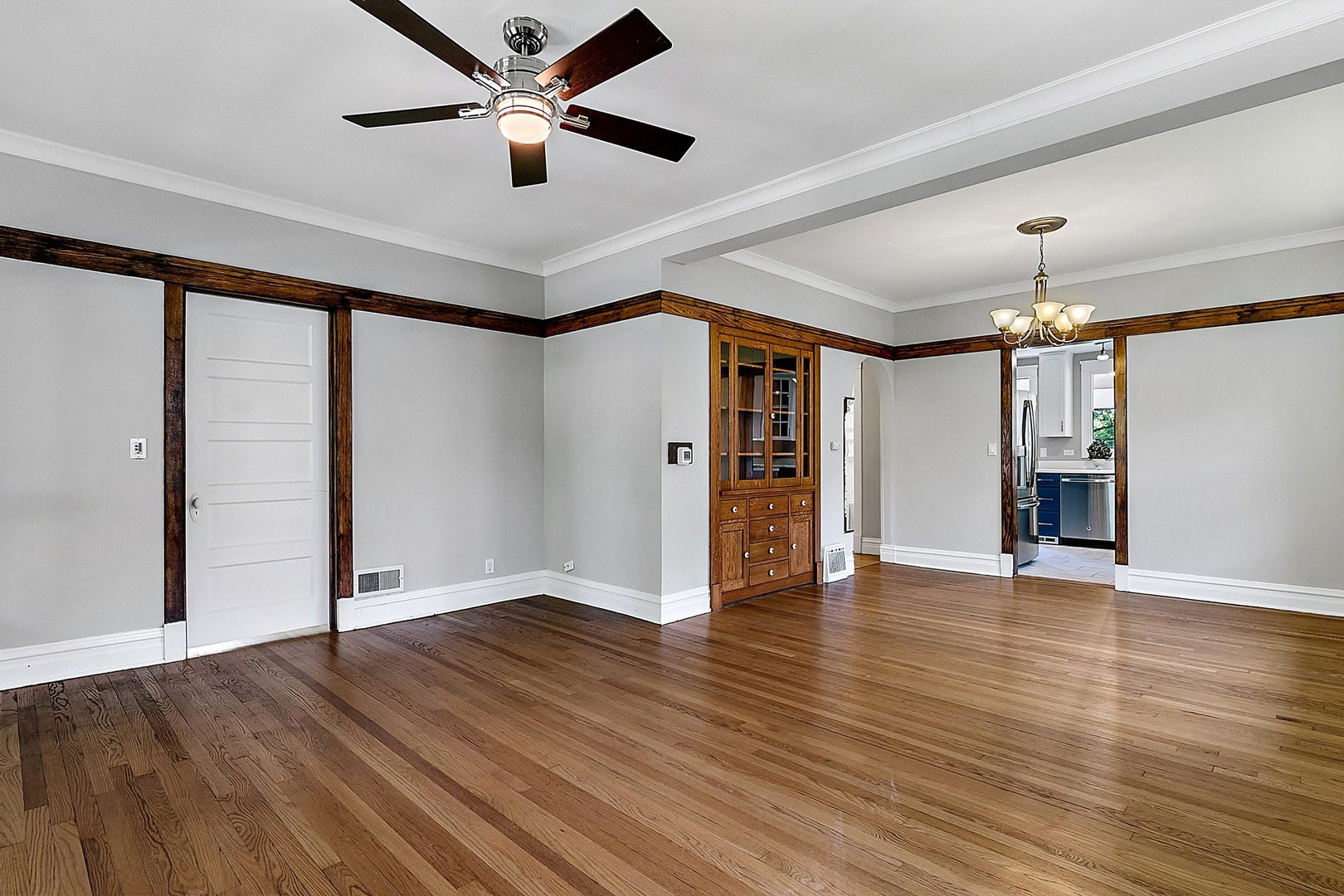 433 Addison Road Riverside, IL 60546 - Photo 5 of 36
