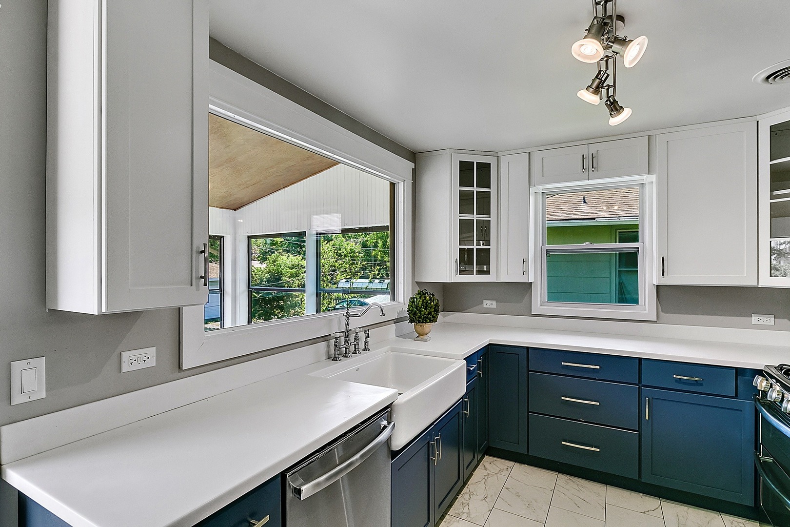 433 Addison Road Riverside, IL 60546 - Photo 7 of 36