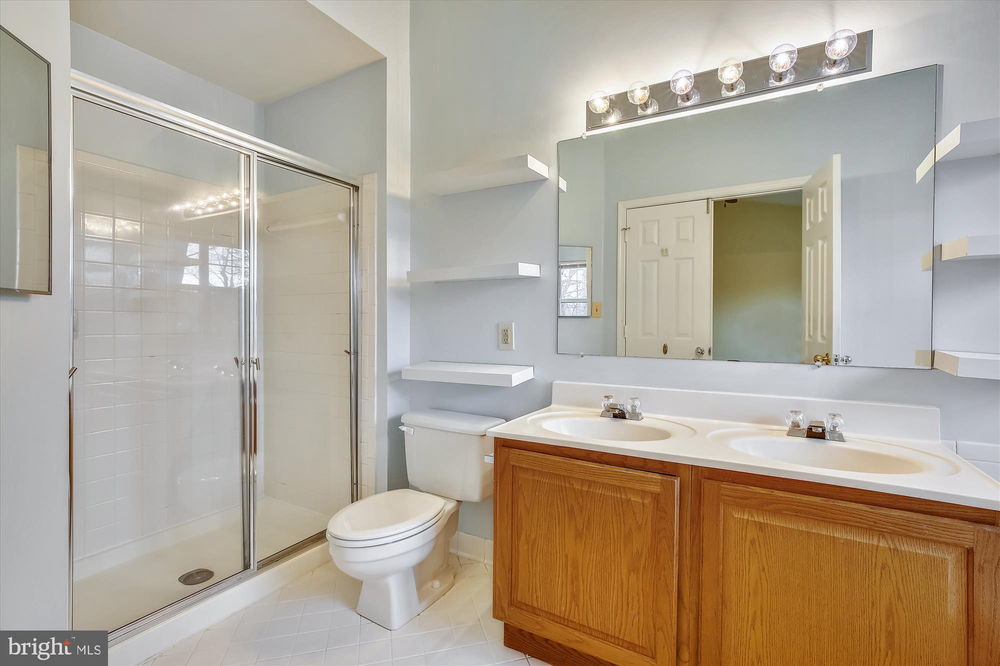 11242 Watermill Lane Silver Spring, MD 20902 - Photo 19 of 30 Primary Bathroom
