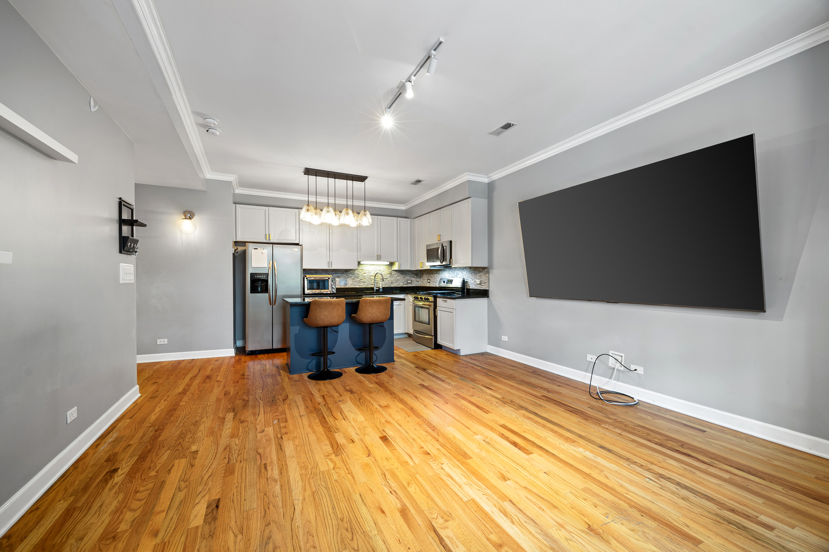 1435 West Addison Street, Unit 2 Chicago, IL 60657 - Photo 8 of 18 Gallery Image 8