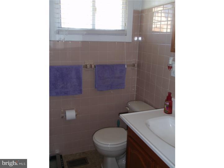 264 Yorkshire Road Fairless Hills, PA 19030 - Photo 11 of 16 Bathroom