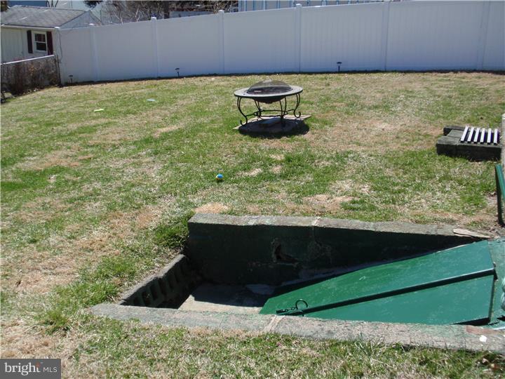 264 Yorkshire Road Fairless Hills, PA 19030 - Photo 15 of 16 Back Yard