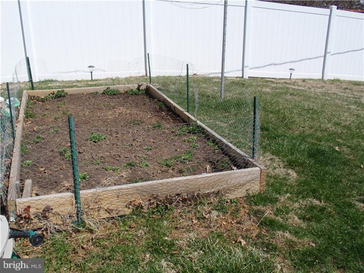 264 Yorkshire Road Fairless Hills, PA 19030 - Photo 16 of 16 Back Yard
