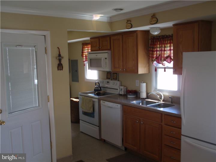 264 Yorkshire Road Fairless Hills, PA 19030 - Photo 8 of 16 Kitchen