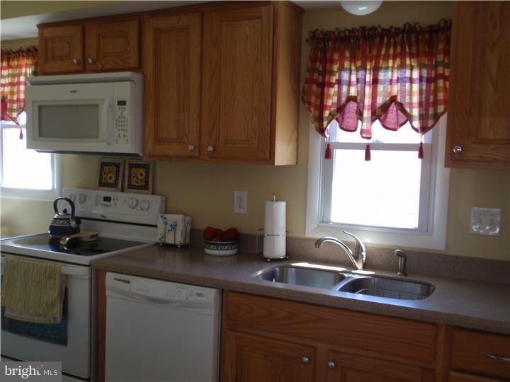 264 Yorkshire Road Fairless Hills, PA 19030 - Photo 9 of 16 Kitchen