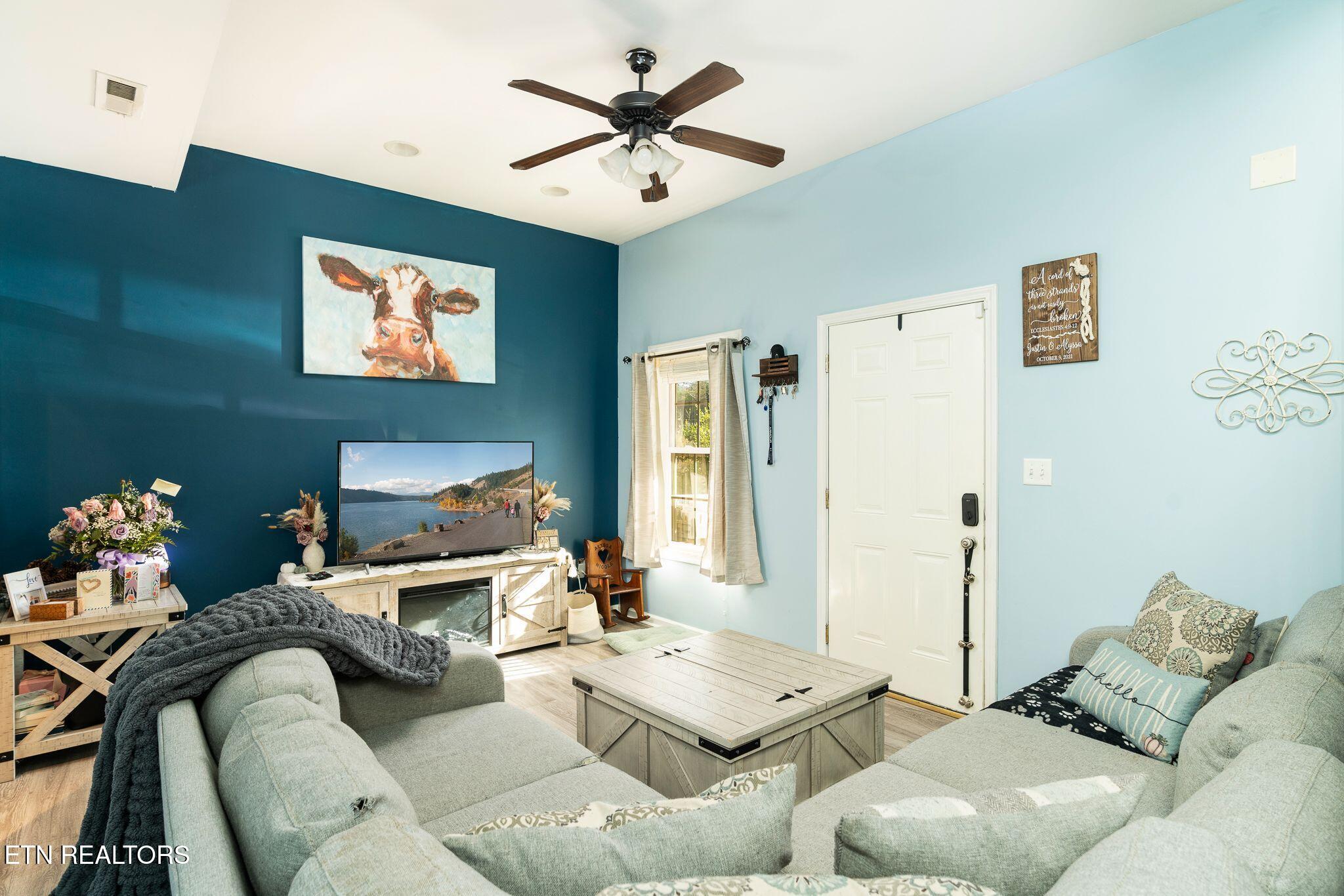 524 Allensville Road, Unit 28 Sevierville, TN 37876 - Photo 3 of 15 Living Room 2