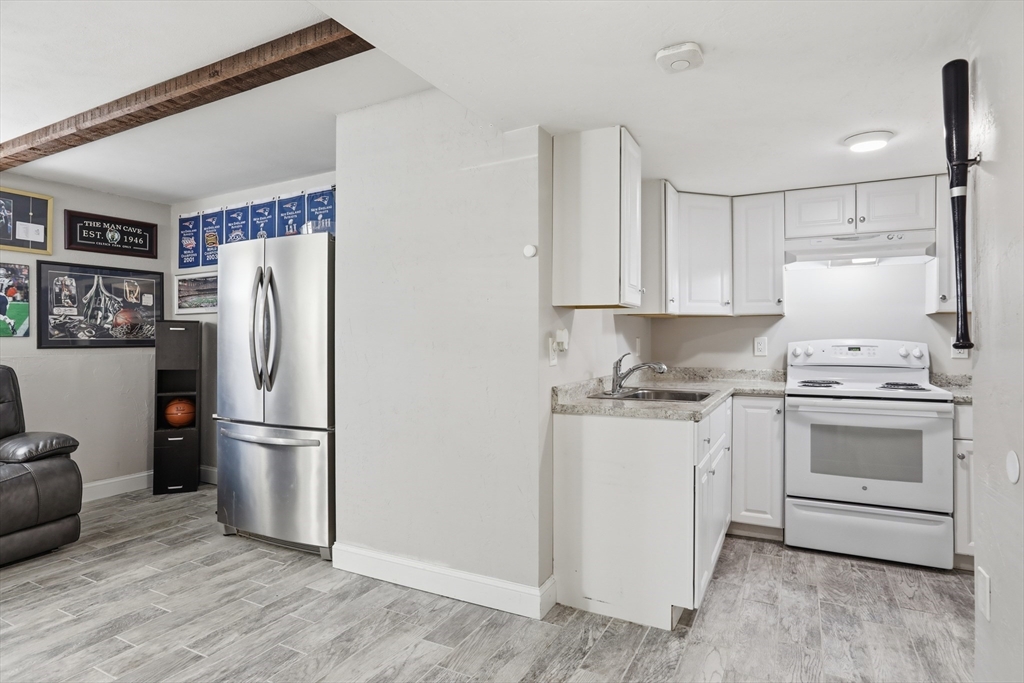 60 R Jasper Street Saugus, MA 01906 - Photo 16 of 33