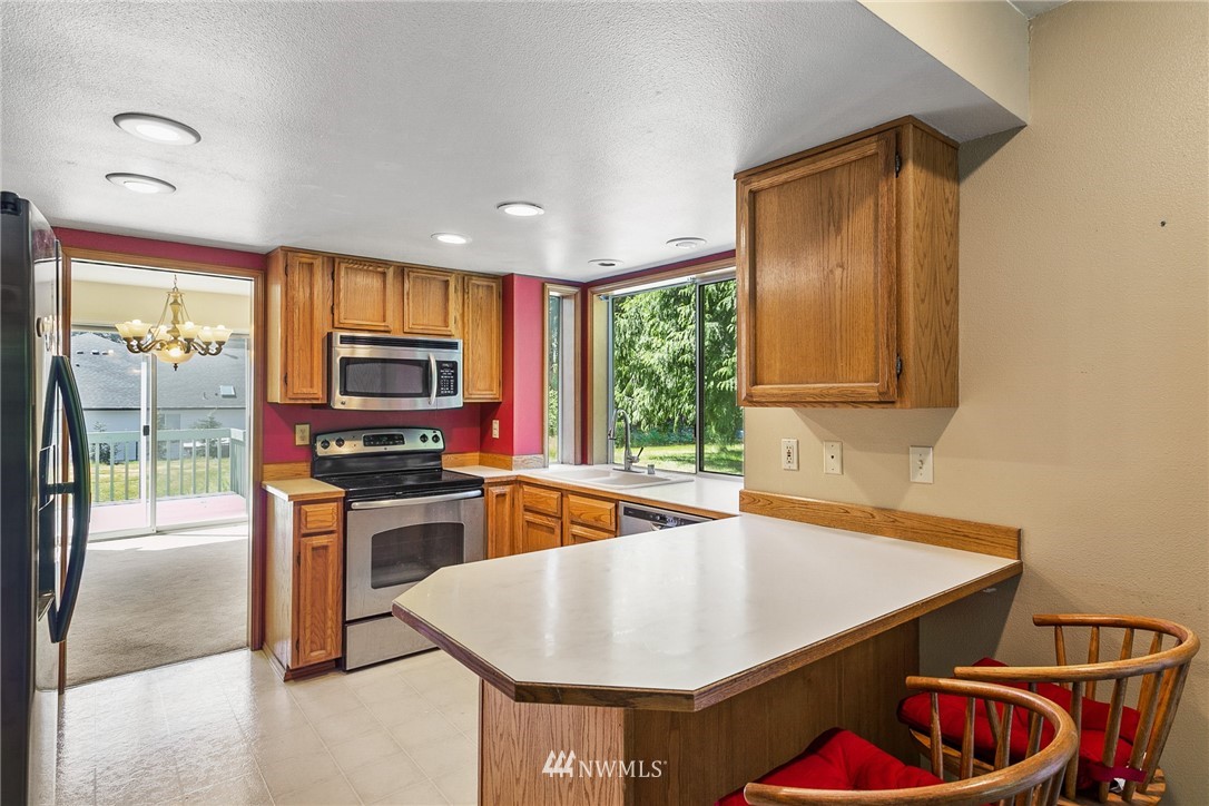 15426 49th Avenue Southeast Bothell, WA 98012 - Photo 9 of 35