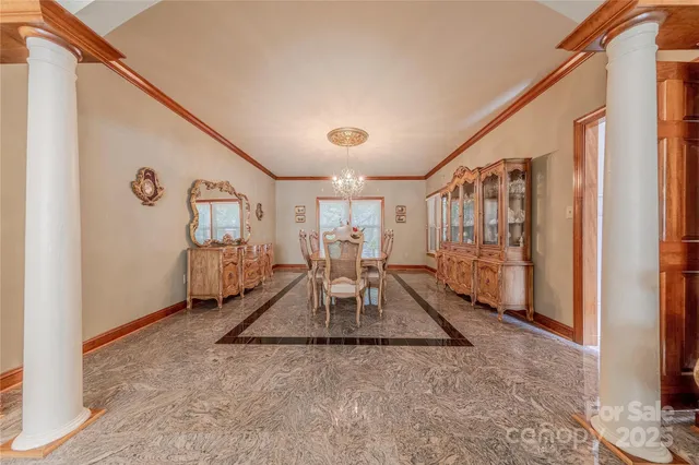 a view of entryway with livingroom