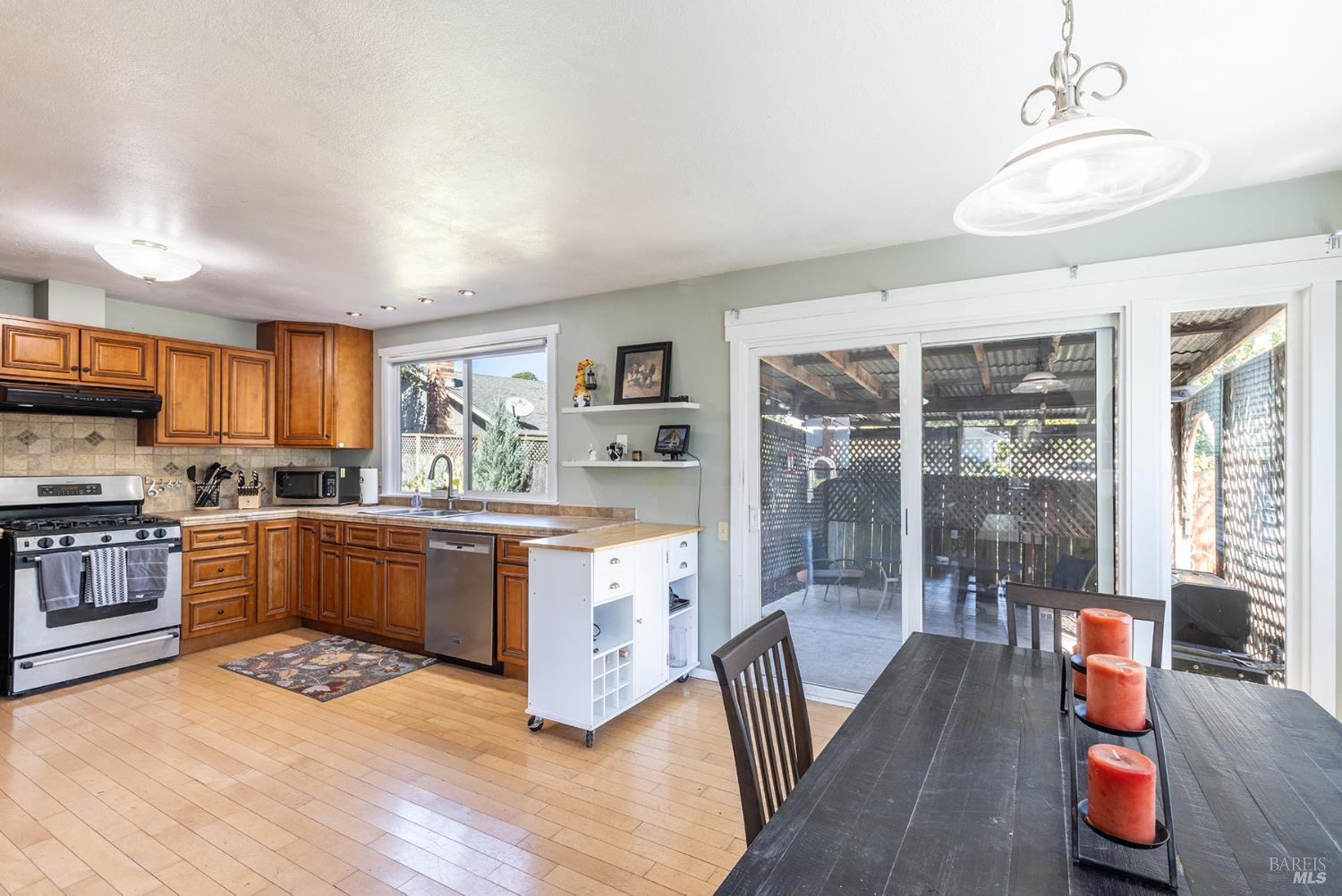 8886 Lancaster Drive Rohnert Park, CA 94928 - Photo 7 of 28 Gallery Image 7