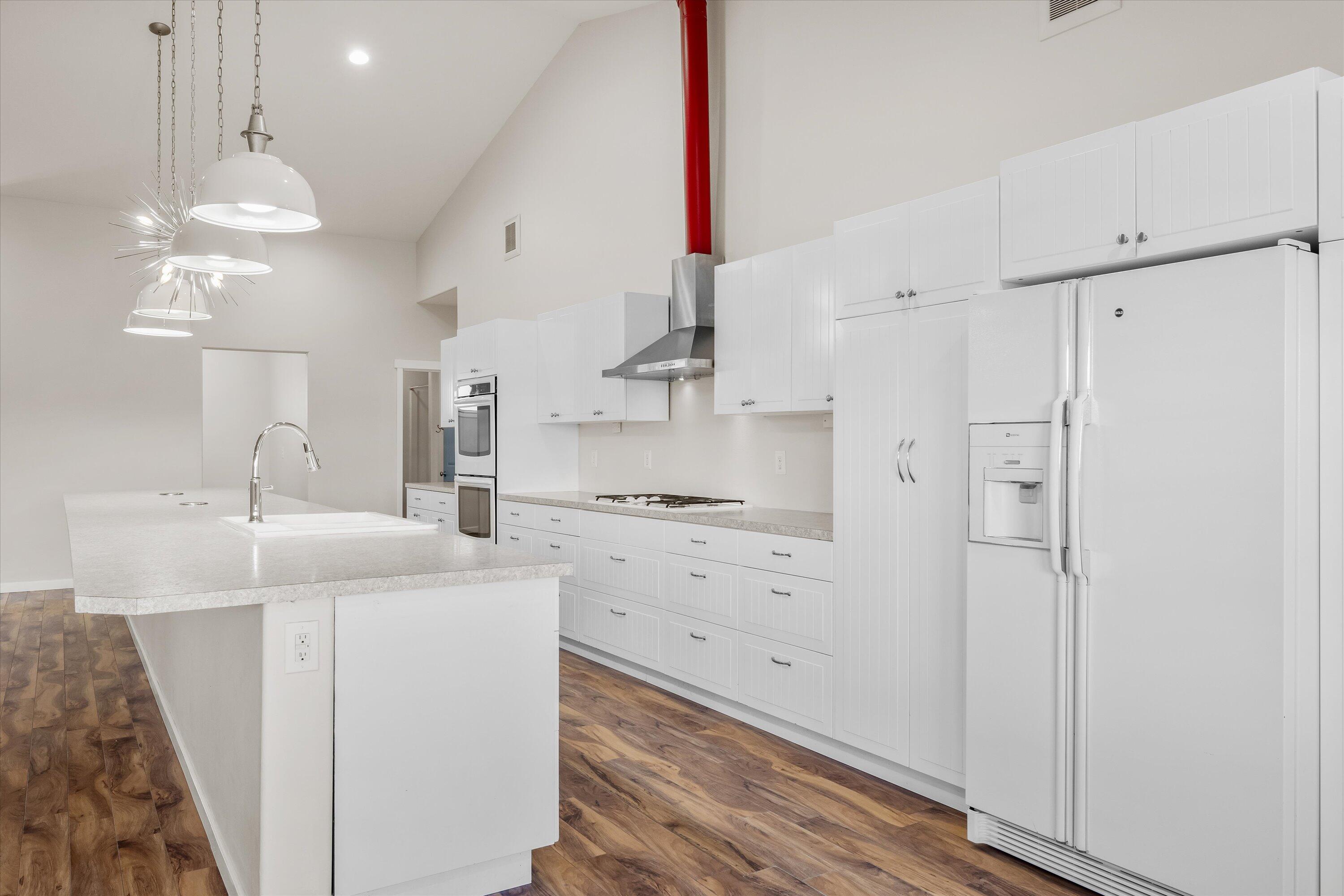 63042 Deschutes Road Bend, OR 97701 - Photo 11 of 58 Kitchen