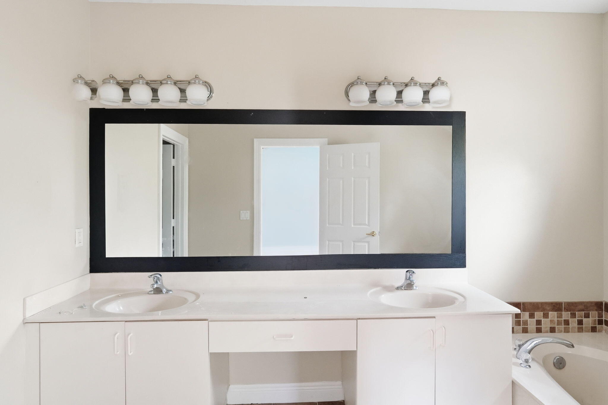 2465 Southwest 99th Way Miramar, FL 33025 - Photo 16 of 28 ListerPros_015