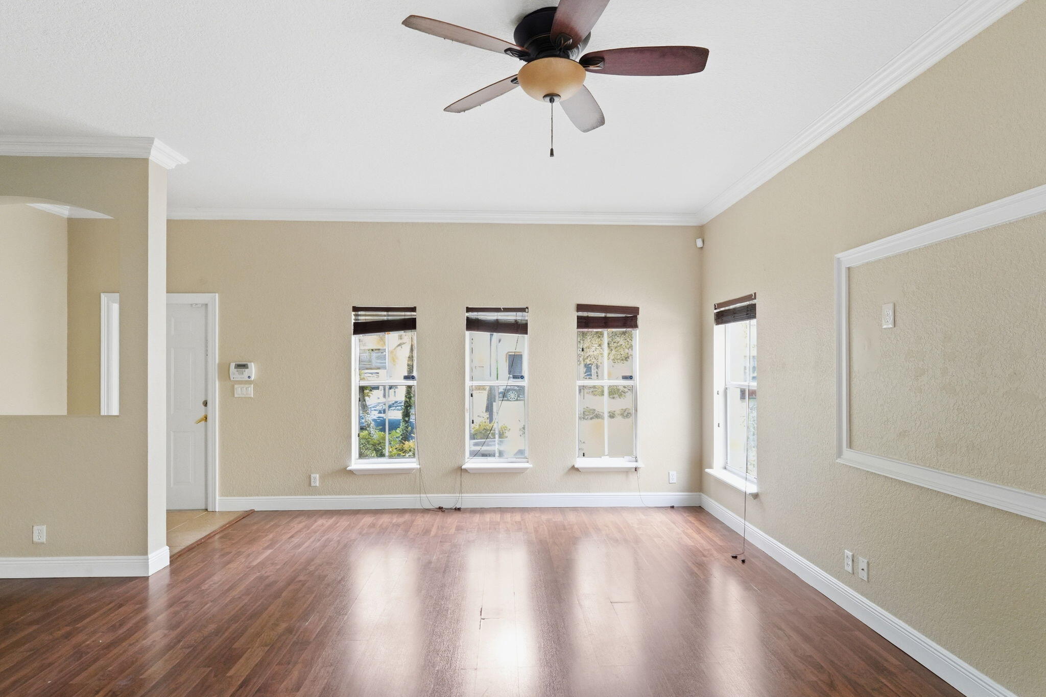 2465 Southwest 99th Way Miramar, FL 33025 - Photo 3 of 28 ListerPros_002