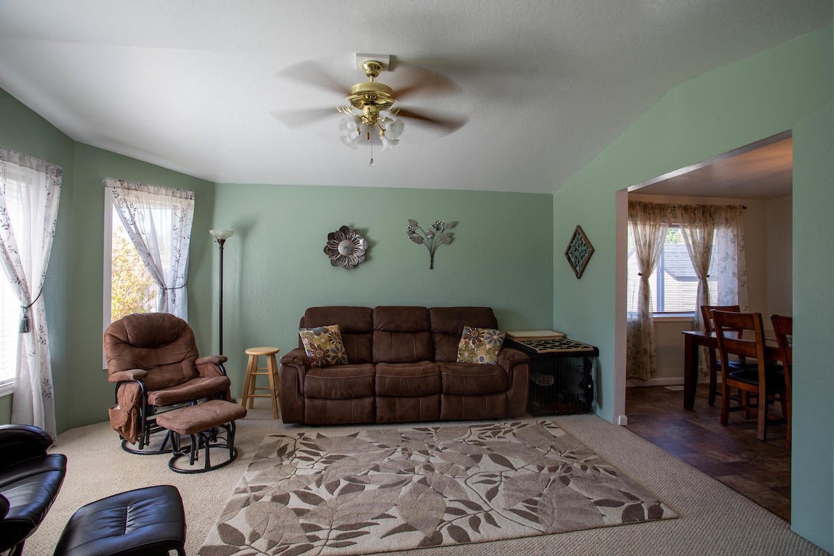 1650 Timothy Street Central Point, OR 97502 - Photo 13 of 32 13