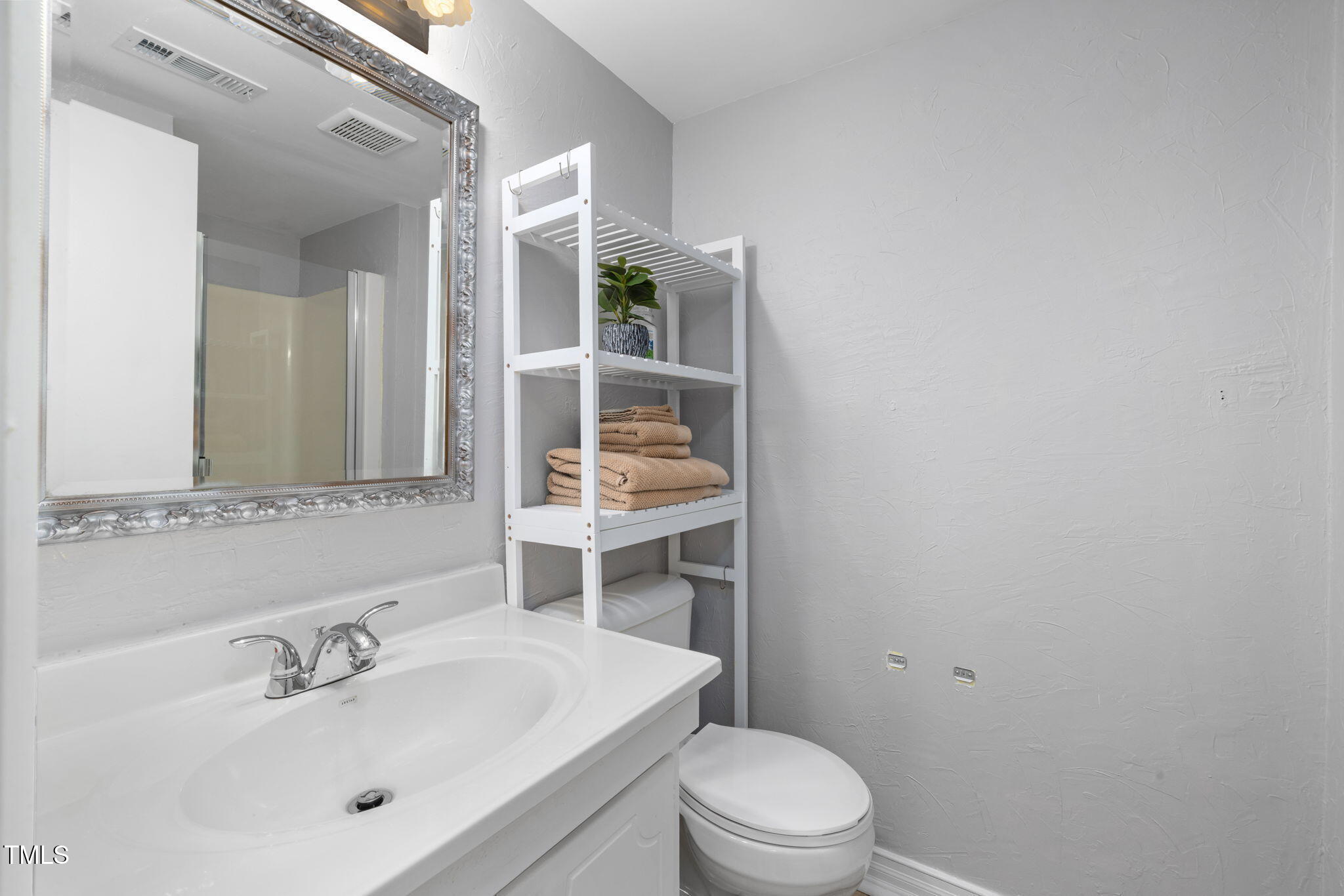 5102 Flint Ridge Place Raleigh, NC 27609 - Photo 18 of 26 17-web-or-mls-7K5A9325