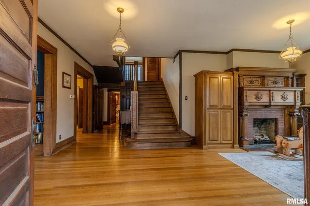 $455,000 | 905 East 1st N Street, Carlinville, IL 62626